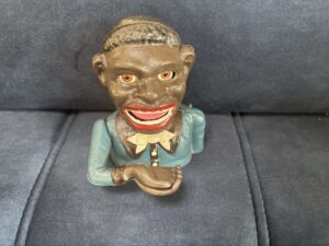 TIRELIRE EN FONTE HOMME COSTUME BLEU H.15CM