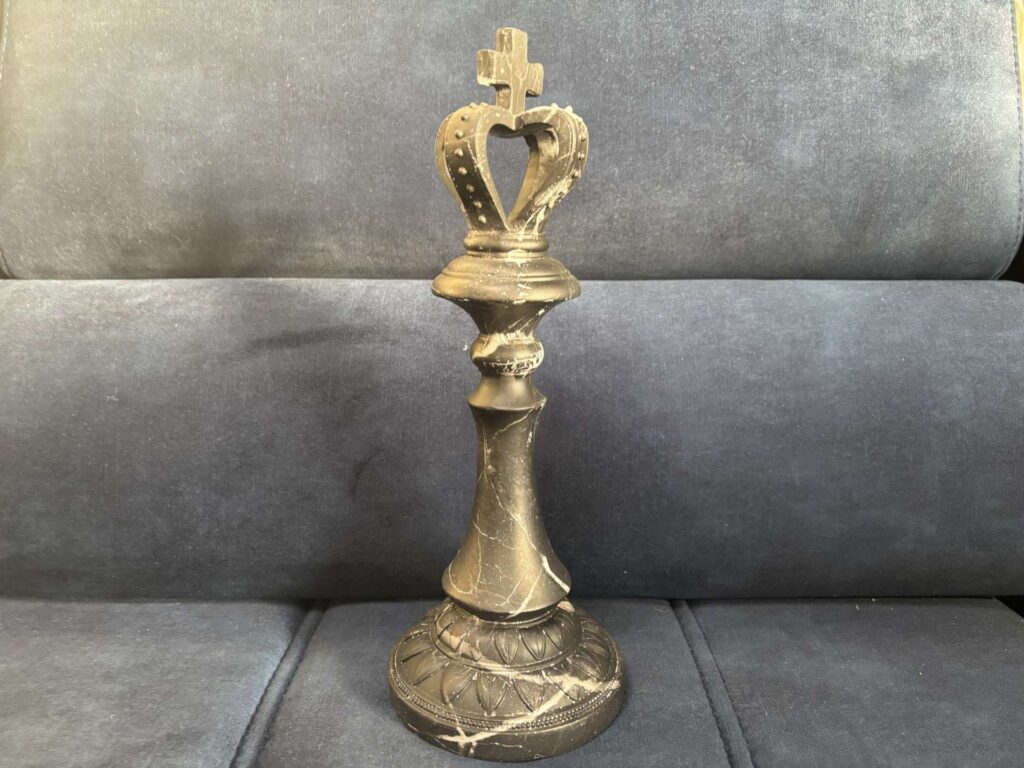 PIECE D'ECHEC EN RÉSINE COLORIS MARBRE NOIR H.33CM - DIFF. MODÈLES