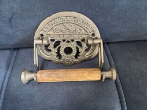 DÉROULEUR À PAPIER TOILETTE EN FONTE ET BOIS