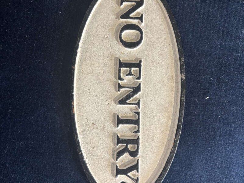 PLAQUE EN FONTE "NO ENTRY"