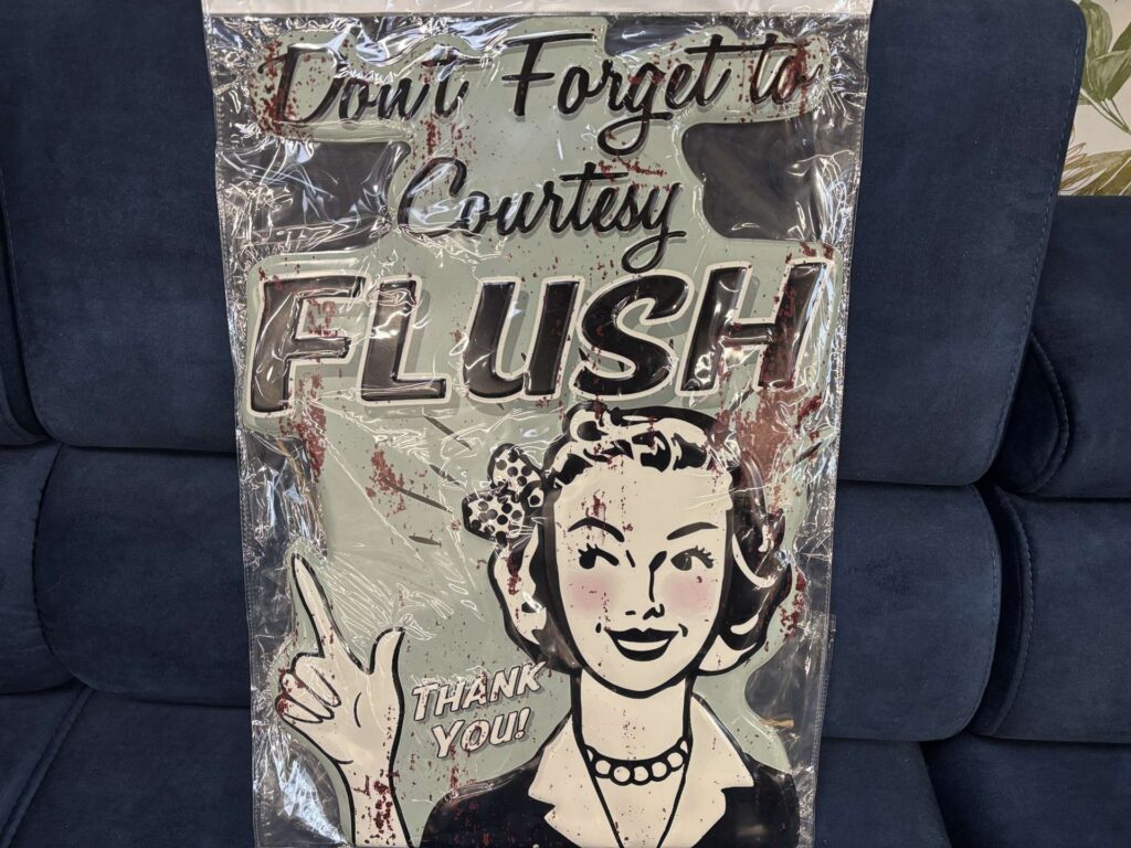 PLAQUE MÉTAL RELIEF FEMME FLUSH