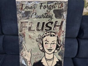 PLAQUE MÉTAL RELIEF FEMME FLUSH