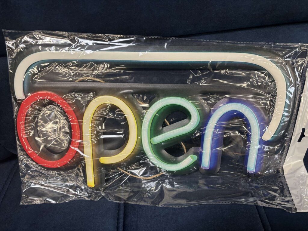 PLAQUE METAL RELIEF OPEN STYLE NEON