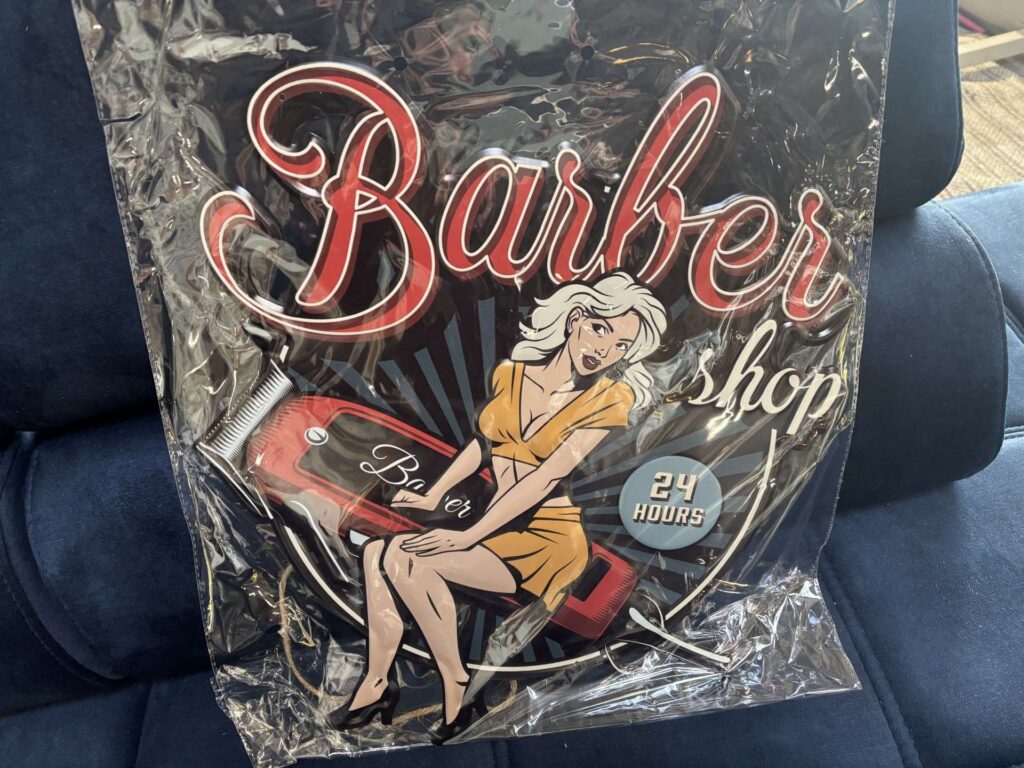 PLAQUE METAL BARBER SHOP FEMME