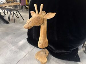 TÊTE DE GIRAFE EN TECK SUR SUPPORT H.90CM