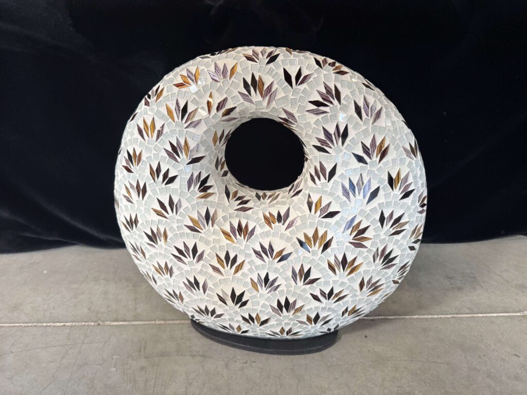 LAMPE DONUT MOSAIQUE BLANCHE FLEURS DORÉES-MARRON