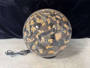 LAMPE BOULE MOSAIQUE NOIR ET DORÉE DIAM.40CM