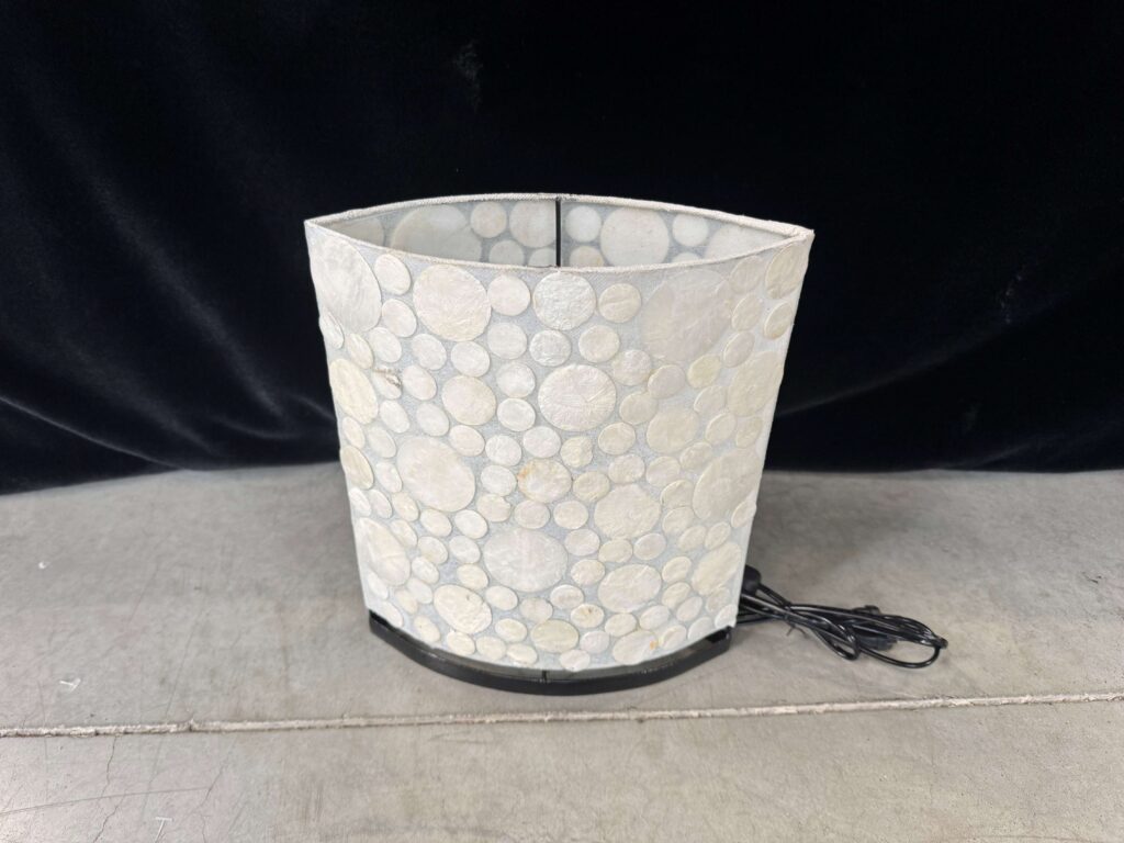 LAMPE MM MOTIF CERCLES EN NACRE COLORIS BEIGE/ CRÈME