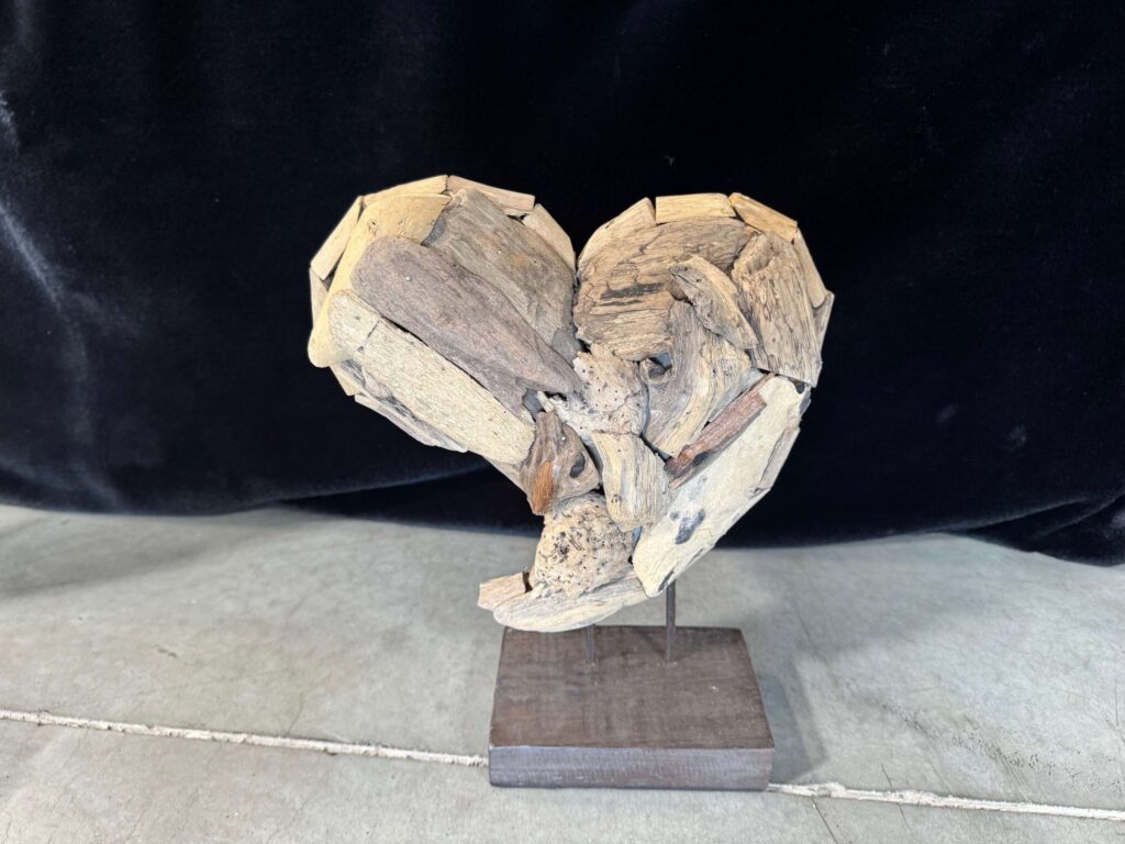 COEUR MM EN BOIS FLOTTÉ SUR SOCLE