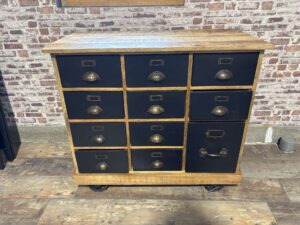 MEUBLE D’APPOINT 11 TIR EN MANGUIER MASSIF ET MÉTAL NOIR SUR ROULETTES ANNEXE MEUBLE DECO