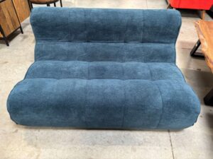 CANAPÉ 2 PLACES TISSU BLEU STYLE BUBBLE – DESTOCK EXPO ANNEXE MEUBLE DECO