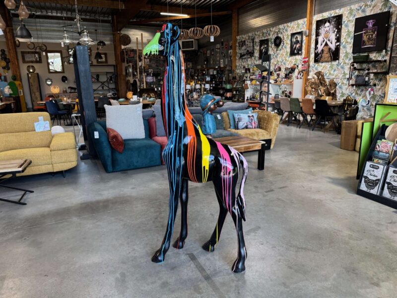 GIRAFE GM NOIRE COULURES MULTICOLORES EN RÉSINE