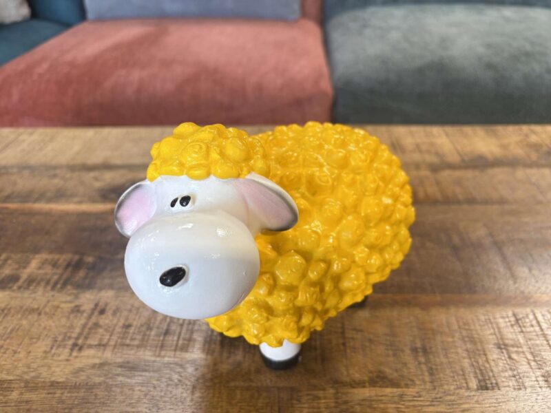 MOUTON PM JAUNE EN RÉSINE