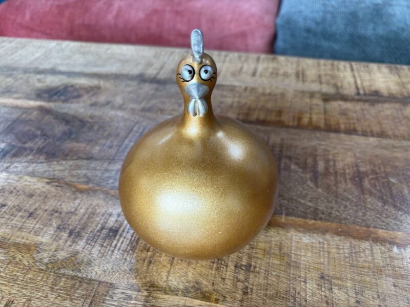 POULE TPM EN RÉSINE COLORIS DORÉ