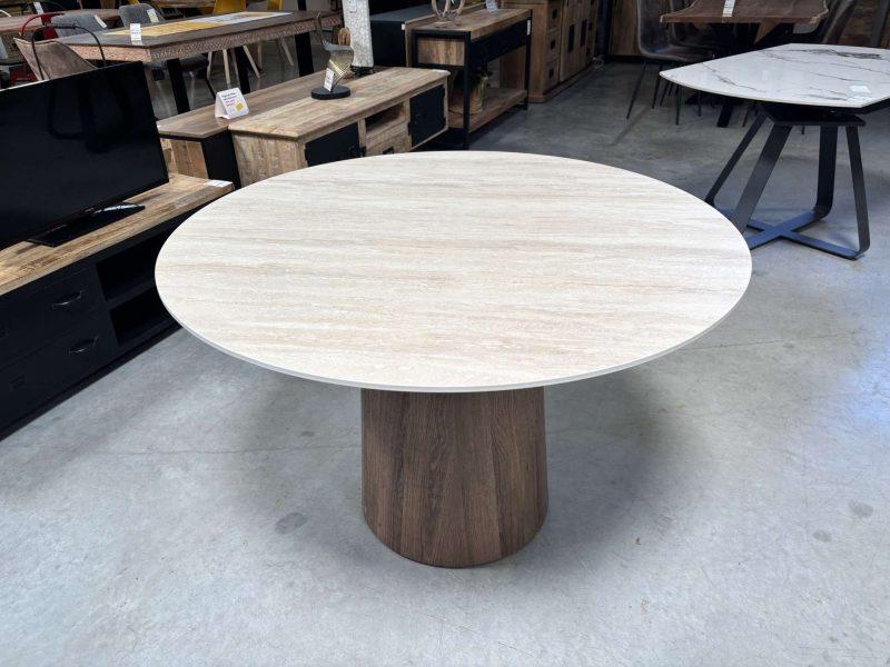 TABLE RONDE DESSUS CÉRAMIQUE ASPECT TRAVERTIN - PIED ASPECT CHÊNE