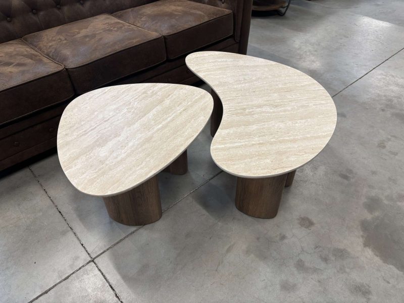 LOT DE 2 TABLES BASSES CÉRAMIQUE ASPECT TRAVERTIN - PIED ASPECT CHÊNE