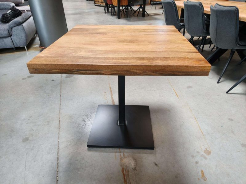 TABLE CARRÉE 80X80CM EN MANGUIER - PIED CENTRAL MÉTAL NOIR