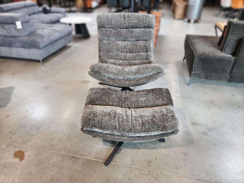FAUTEUIL AVEC REPOSE PIEDS EN TISSU GRIS - PIEDS MÉTAL NOIR