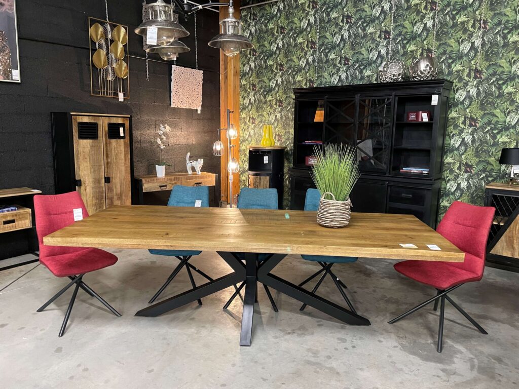 TABLE RECTANGULAIRE MANGUIER MASSIF - PIED METAL NOIR ARAIGNÉE L.300CM