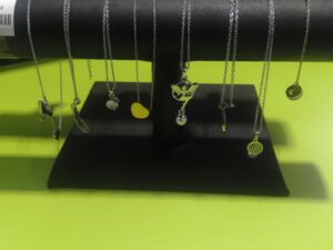 COLLIER ACIER INOXYDABLE – DIVERS MODÈLES ARGENTÉ OU DORÉ ANNEXE MEUBLE & DECO